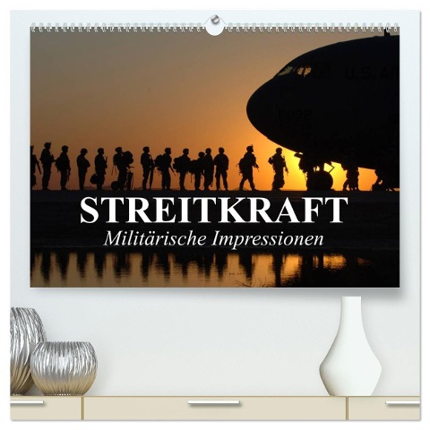 Streitkraft. Militärische Impressionen (hochwertiger Premium Wandkalender 2025 DIN A2 quer), Kunstdruck in Hochglanz - Elisabeth Stanzer