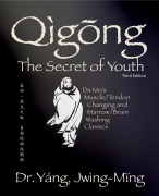 Cover-Bild zum Titel 'Qigong Secret of Youth 3rd. ed.' von 'Jwing-Ming Yang'