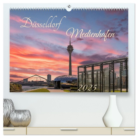 Düsseldorf Medienhafen (hochwertiger Premium Wandkalender 2025 DIN A2 quer), Kunstdruck in Hochglanz - Holger Weigelt