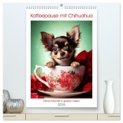 Kaffeepause mit Chihuahua - Kleine Freunde in großen Tassen (hochwertiger Premium Wandkalender 2026 DIN A2 hoch), Kunstdruck in Hochglanz - Fotodesign Verena Scholze