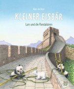 Cover-Bild zum Titel 'Kleiner Eisbär. Lars und die Pandabären' von 'Hans De Beer'