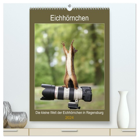Die kleine Welt der Eichhörnchen in Regensburg (hochwertiger Premium Wandkalender 2024 DIN A2 hoch), Kunstdruck in Hochglanz - Birgit Cerny