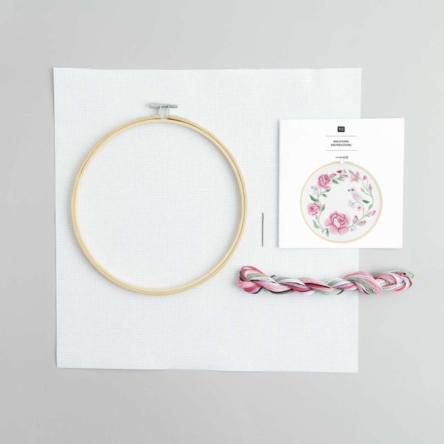 Stickpackung Gezählter Kreuzstich, Kranz aus Rosen, Ø20cm - 