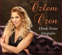 Elimde Duran Fotografin - Özlem Özen