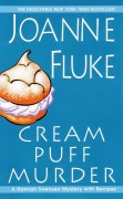 Cover-Bild zum Titel 'Cream Puff Murder' von 'Joanne Fluke'