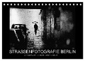 Strassenfotografie Berlin. schwarz/weiß - abstrakt - minimalistisch (Tischkalender 2024 DIN A5 quer), CALVENDO Monatskalender - Frank Andree