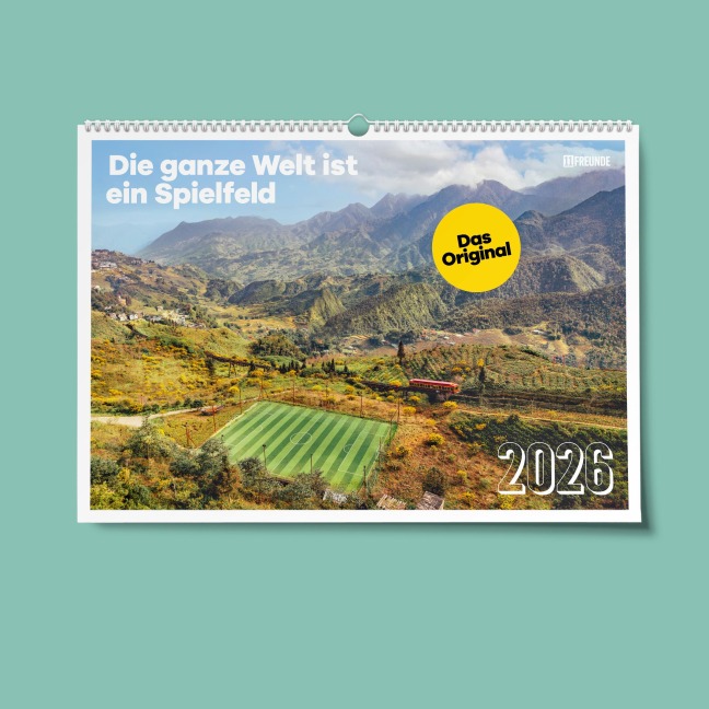 11FREUNDE-Wandkalender: Die ganze Welt ist ein Spielfeld 2026 - Fußball-Kalender - Fan-Kalender - 60x42 - Sport - 