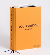 Cover-Bild zum Titel 'Louis Vuitton Catwalk' von 'Jo Ellison, Louise Rytter'