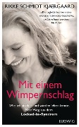 Cover-Bild zum Titel 'Mit einem Wimpernschlag' von 'Rikke Schmidt Kjærgaard'