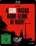 Cover-Bild zum Titel 'A Girl Walks Home Alone at Night' von 'Ana Lily Amirpour'