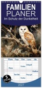 Cover-Bild zum Titel 'Familienplaner 2027 - Im Schutz der Dunkelheit mit 5 Spalten (Wandkalender, 21 x 45 cm) CALVENDO' von 'Daniela Tapper'