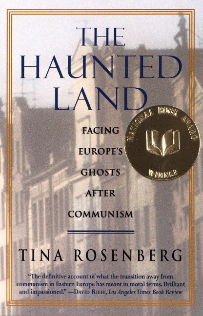 The Haunted Land: Facing Europe's Ghosts After Communism (Pulitzer Prize Winner) - Tina Rosenberg
