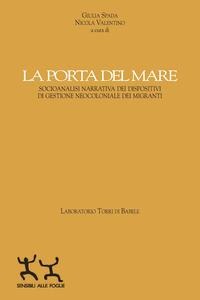 La porta del mare. Socioanalisi narrativa dei dispositivi di gestione neocoloniale dei migranti - 