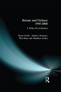 Cover-Bild zum Titel 'Britain and Defence 1945-2000' von 'Stuart Croft, Peter Dorman'