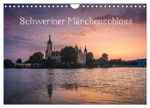 Schweriner Märchenschloss (Wandkalender 2024 DIN A4 quer), CALVENDO Monatskalender - Markus Müller