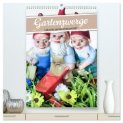Gartenzwerge: Die rote Zipfelmütze im Beet (hochwertiger Premium Wandkalender 2026 DIN A2 hoch), Kunstdruck in Hochglanz - Calvendo Calvendo