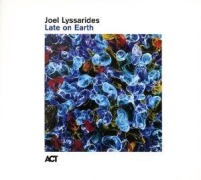 Cover-Bild zum Titel 'Late On Earth (Digipak)' von 'Joel Lyssarides'