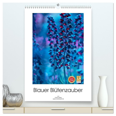 Blauer Blütenzauber (hochwertiger Premium Wandkalender 2025 DIN A2 hoch), Kunstdruck in Hochglanz - Ulrike Adam