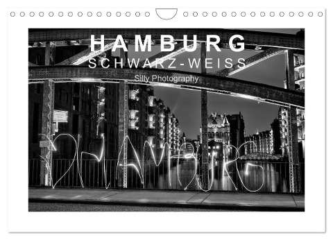 Hamburg in schwarz-weiß (Wandkalender 2025 DIN A4 quer), CALVENDO Monatskalender - Silly Photography