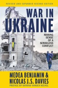 Cover-Bild zum Titel 'War in Ukraine' von 'Medea Benjamin, Nicolas J. S. Davis'