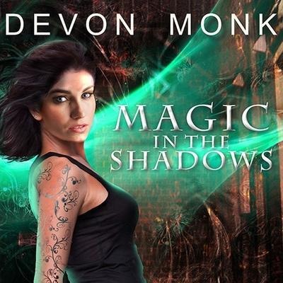 Magic in the Shadows - Devon Monk