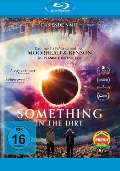 Cover-Bild zum Titel 'Something in the Dirt' von 'Justin Benson, Jimmy Lavalle'