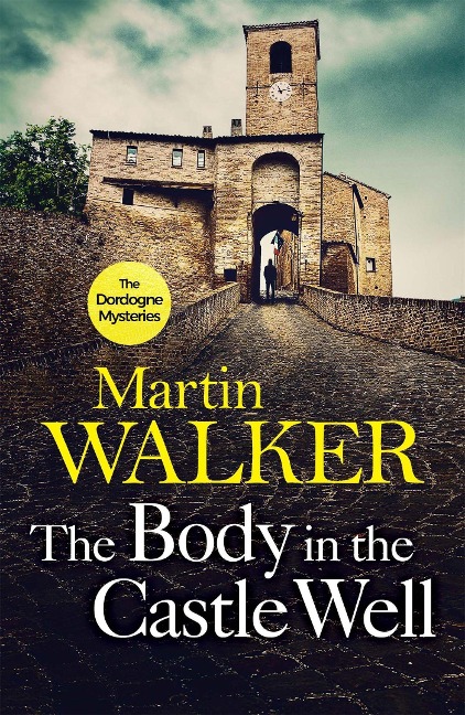 The Body in the Castle Well - Martin Walker