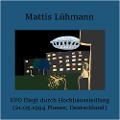 Cover-Bild zum Titel 'UFO fliegt durch Hochhaussiedlung (21.05.1994 Plauen, Deutschland)' von 'Mattis Lühmann, Mattis Lühmann'