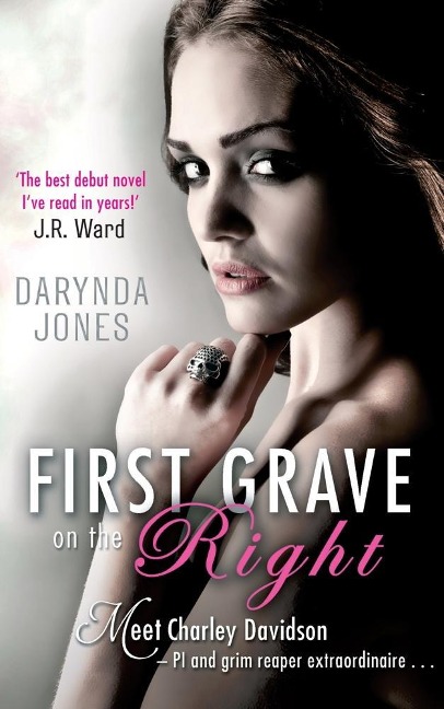 First Grave On The Right - Darynda Jones