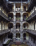 Cover-Bild zum Titel 'Budapest Courtyards' von 'Yves Marchand, Romain Meffre'