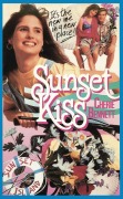 Cover-Bild zum Titel 'Sunset Kiss (Sunset Island, #2)' von 'Cherie Bennett'
