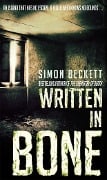 Cover-Bild zum Titel 'Written in Bone' von 'Simon Beckett'