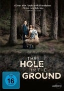 Cover-Bild zum Titel 'The Hole in the Ground' von 'Lee Cronin, Stephen Shields, Stephen McKeon'