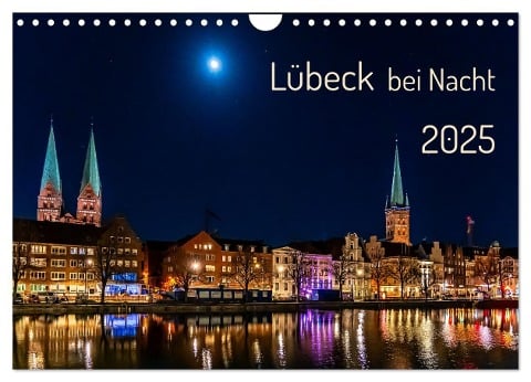 Lübeck bei Nacht (Wandkalender 2025 DIN A4 quer), CALVENDO Monatskalender - Solveig Rogalski