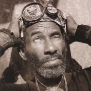Cover-Bild zum Titel 'On The Wire (25th Anniversary 2CD Edition)' von 'Lee Scratch Perry'