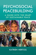 Cover-Bild zum Titel 'Psychosocial Peacebuilding' von 'Katrien Hertog'