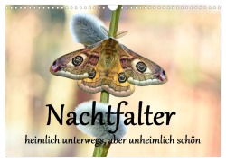 Cover-Bild zum Titel 'Nachtfalter - heimlich unterwegs, aber unheimlich schön (Wandkalender 2026 DIN A3 quer), CALVENDO Monatskalender' von 'Gugigei Gugigei'