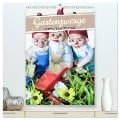 Gartenzwerge: Die rote Zipfelmütze im Beet (hochwertiger Premium Wandkalender 2025 DIN A2 hoch), Kunstdruck in Hochglanz - Calvendo Calvendo