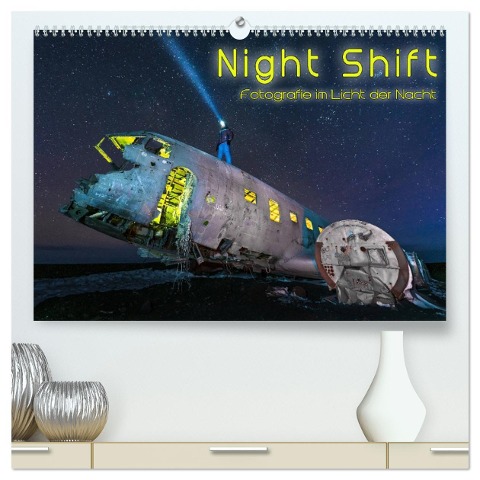 Night shift - Fotografie im Licht der Nacht (hochwertiger Premium Wandkalender 2024 DIN A2 quer), Kunstdruck in Hochglanz - Denis Feiner