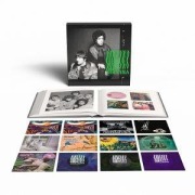 Cover-Bild zum Titel 'The Show Must Go On (12CD Box/88 Seiten Buch)' von 'Nirvana(UK)'
