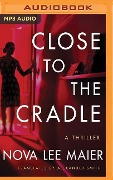 Close to the Cradle: A Thriller - Nova Lee Maier