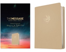 Cover-Bild zum Titel 'The Message Devotional Bible (Leather-Look, Driftwood Dove)' von 'Eugene H Peterson'