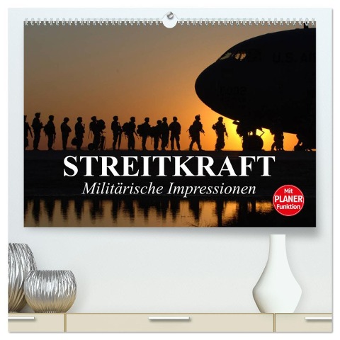Streitkraft. Militärische Impressionen (hochwertiger Premium Wandkalender 2025 DIN A2 quer), Kunstdruck in Hochglanz - Elisabeth Stanzer