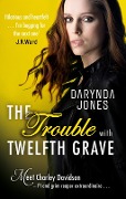 Cover-Bild zum Titel 'The Trouble With Twelfth Grave' von 'Darynda Jones'