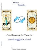Cover-Bild zum Titel 'Gli abbinamenti dei Tarocchi arcani maggiori e minori' von 'Antares Stanislas'