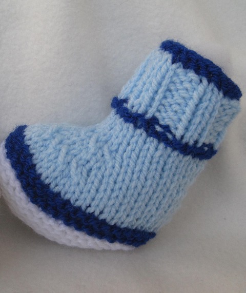 Strickanleitung Babyschuhe tragbar von 0-6 Monaten - Kerstin Münchehofe