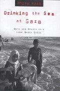Cover-Bild zum Titel 'Drinking the Sea at Gaza' von 'Amira Hass'
