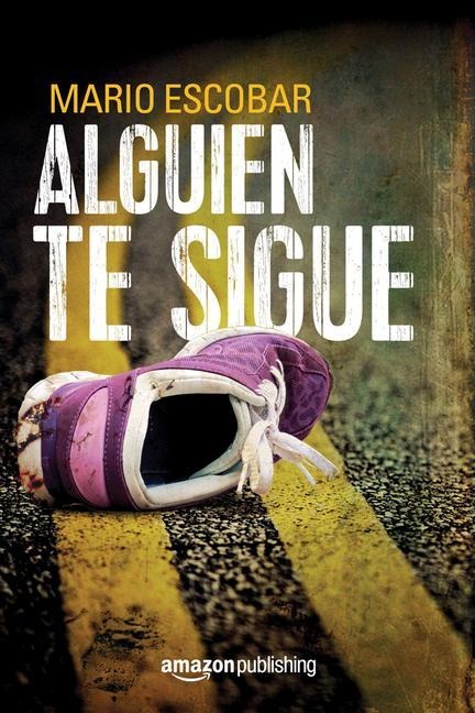 Alguien Te Sigue - Mario Escobar
