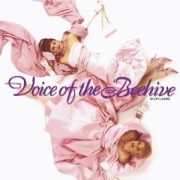 Cover-Bild zum Titel 'Honey Lingers (2CD)' von 'Voice Of The Beehive'