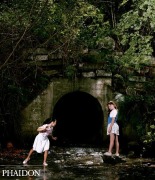 Cover-Bild zum Titel 'Jeff Wall, Complete edition' von 'Thierry de Duve, Boris Groys, Jean-Francois Chevrier, Arielle Pelenc, Mark Lewis'